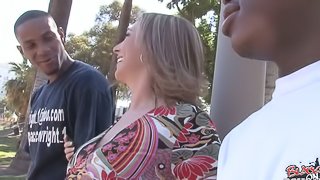 Curvy cougar gets banged in a sideways pose by Black guy