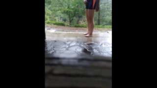 雨の中のスクール水着オナニー