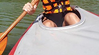 PRETTY WOMAN PUBLICLY PLAYS WITH HER PUSSY ON A KAYAK AT GREAT RISK OF BEING CAUGHT!