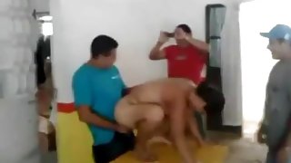 Puta bebada no boteco alegria dos machos