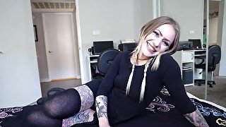 Inked Curvy Teen Trades Sex For A Free Room