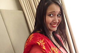 Bhabhi bang showing a really pretty Indian girl that cums