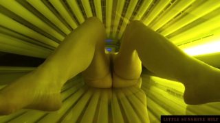 Tanning bed solarium sonnenbank fun pierced pussy and dildo