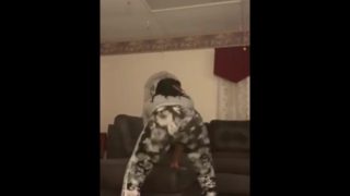 Little sister twerking in tights