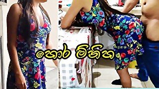 කෑම හදනකන් පොඩ්ඩක් ඉවසන්න බැහැනෙ ඔයාට Sri Lankan Couple Very Hard Risky Public Fuck at Kitchen