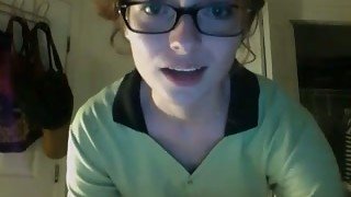 Nerdy redhead stumpet strips on webcam like a diva