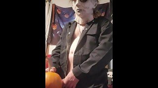 Michael Myers destroys adorable Pumpkin on Halloween