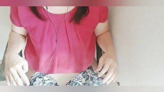 【人妻チャットオナニー】ブラを脱いで服の上から乳首をいじって最後は盛大にイっちゃうイケナイ奥様【ブログ見てね♪】