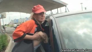 They pick up her from gas station and fuck in the fields