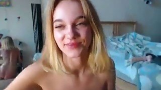 sexy blonde girl loves to masturbate live on webcam