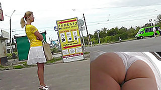 Upskirt movie presents really amazing bubble butt