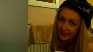 Astonishingly beautiful webcam charmer is shaking her big juicy ass