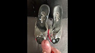 POV Big Cumshot on Stripperheels (Slowmotion)