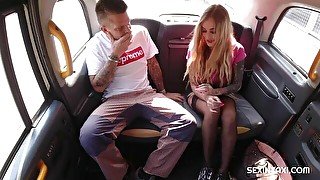 Blonde beauty in stockings Daisy Lee fucked on the backseat