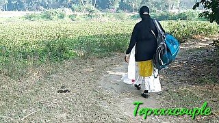 Desi cute village girl fucking in city.  गाँव की देसी लड़की को शहर ले जाकर चोदा ।