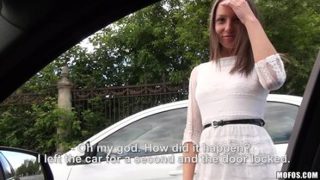 Cutie Gets Roadside Anal