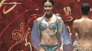 Chinese model in sexy lingerie show.20