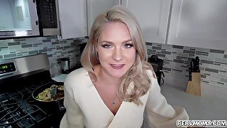 Lisey Sweet In Sexy Milf Gets Horny And Wants To Fuck Her