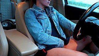 Sexy Mommy hid in the Car to Masturbate.