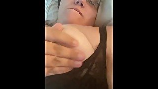 Bbw plays with her big tits