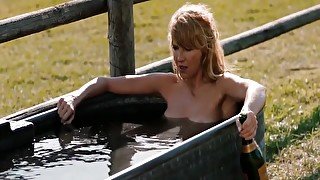 Celebrity Kelly Reilly loves to Streak and Freak in Yellowstone (2018)