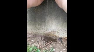 Outside Pissing Mature milf bbw