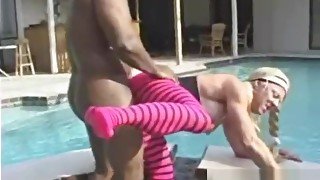 musclegirl fuck to swimmingpool 2