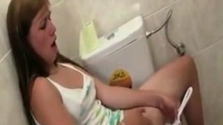 Teen masturbating in the toilet