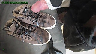 20 cumshots on Globe Motley skate shoes (quick version)