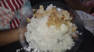 Arroz carne e cebola meu almoço