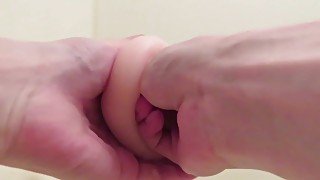 オナホにフィストファックしようとした変態男（Hentai boy is Fisting Adult Toy!!）