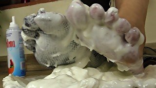 Super-hot Bianca rubbing white cream all over her sexy feet