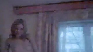 Romanian Blonde stiptease naked vid