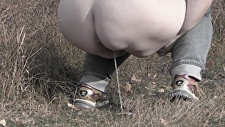 Pissing in the forest mature bbw milf with big ass.