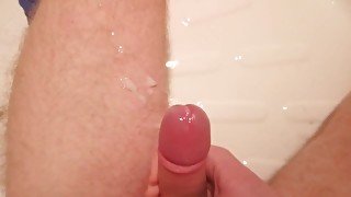 Kinky Pissing in tub