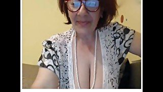 Granny showing nude on webcam