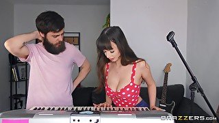 Bitch loves playing the piano but also playing the dick