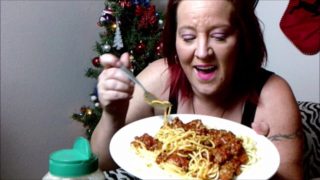 SPAGHETTI MUKBANG, MILF EATING SPAGHETTI