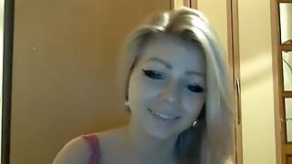 Blonde Sexymishka dancing striptease