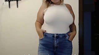 bbw milf teasing in jeans her awesome body