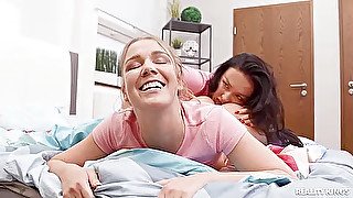 Sofia De Bum And Alexis Crystal - Sexy Lesbians Catchy Xxx Video