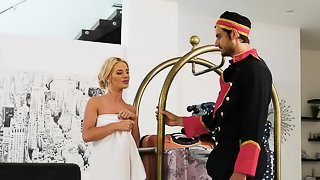 Bellhop fucks a beautiful blonde guest in her slick cunt