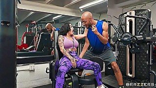 Dwayne Foxxx And The Official Egypt In Sneaky Public Gym Screw