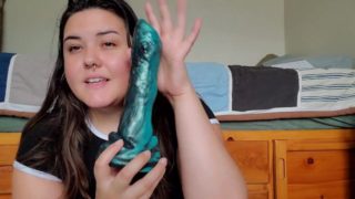 Toy Review: Min the Egg Layer (Ovipositor)