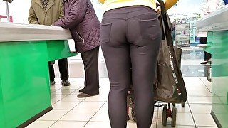 Step mommy with hot ass in tight pants