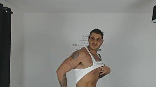 Watch me oil up and flex - JockMenLive