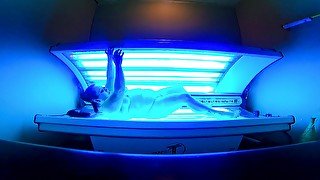 Sexy BBW playing tanning bed