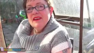 Alluring granny haning an incredible masturbation