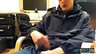 Webcam Wanking In The Office - Tyler Bolt