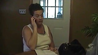 Stacked MILF pays rent by having quickie with landlord